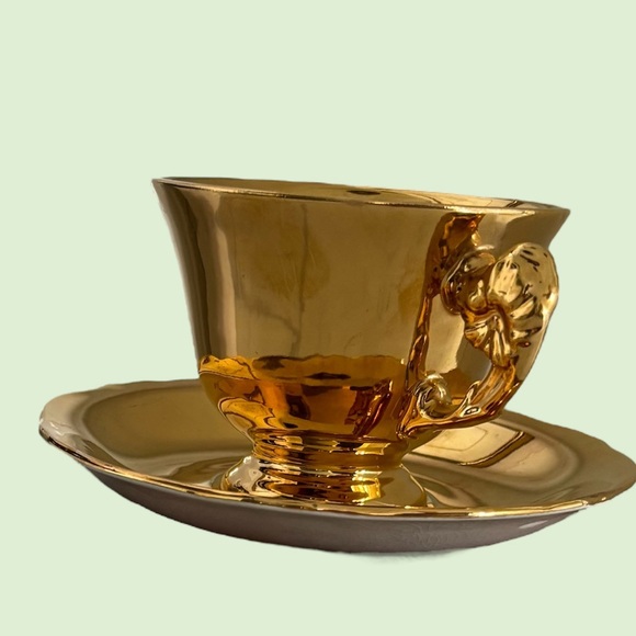 Precious and rare ROYAL WINTON Golden Age Grimwades gold teacup and saucer. - Picture 2 of 3